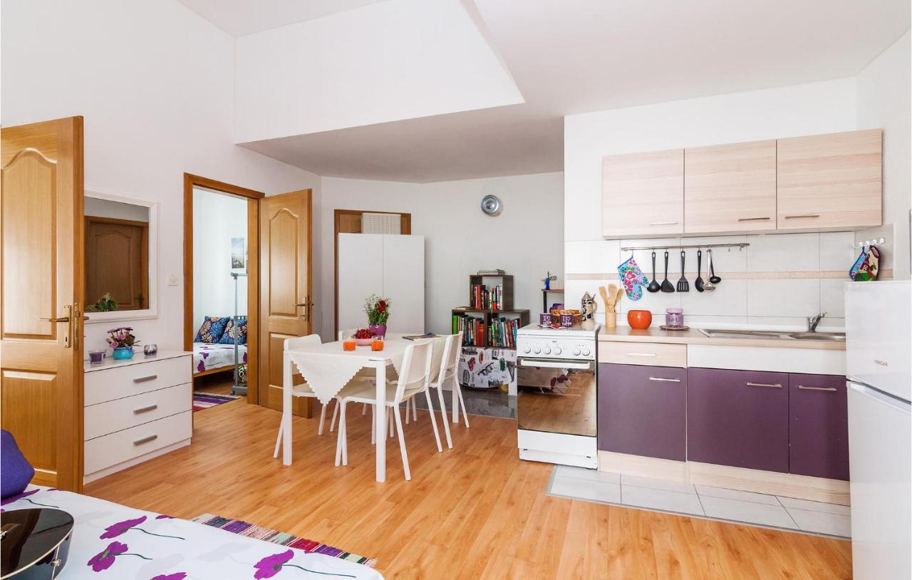 Nice Apartment In Vinjerac With Kitchen Zewnętrze zdjęcie