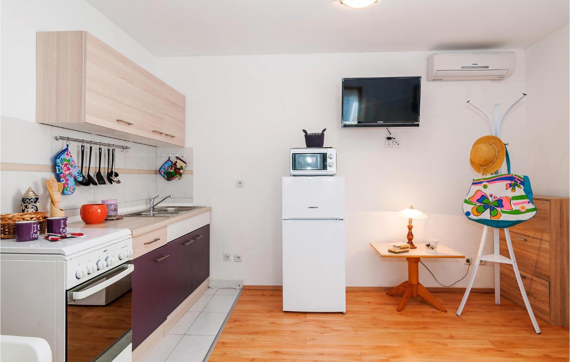 Nice Apartment In Vinjerac With Kitchen Zewnętrze zdjęcie